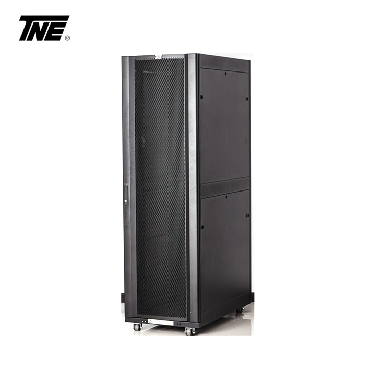 1.jpgAPC model server cabinet with high loading 